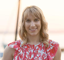 Nematology professor Holly Bik