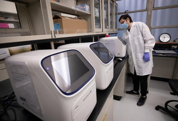 preparing lab equipement