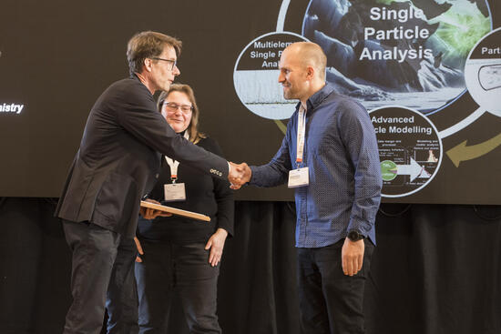 Daniel Petras receives award