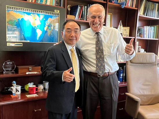 Chancellor Wilcox with incoming Chancellor Hu