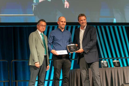 Daniel Petras receives ASMS Research Award